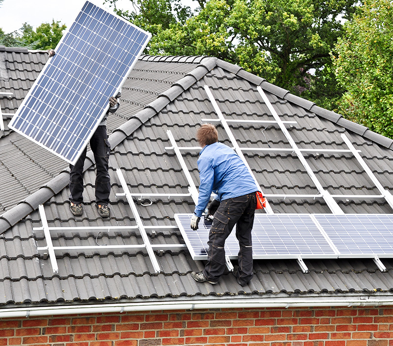 Wir steigen Ihnen aufs Dach - Solar Kraftwerk GmbH